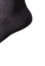 Lade das Bild in den Galerie-Viewer, NOSOCKS long wool - donkergrijs - hiel
