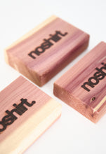 Lade das Bild in den Galerie-Viewer, NoMoth Cedar Wood