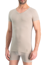 Lade das Bild in den Galerie-Viewer, NOSHIRT nature - regular V - invisible khaki