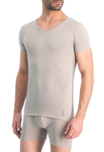 Lade das Bild in den Galerie-Viewer, NOSHIRT original - regular V - invisible khaki
